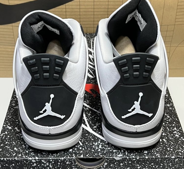 Air Jordan 4 Retro Military Black