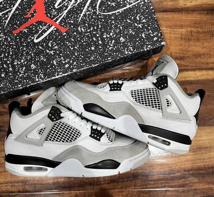 Air Jordan 4 Retro Military Black