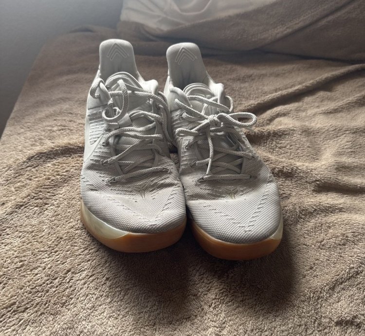 Nike Kobe Ad Light Bone Basketball Sneakers