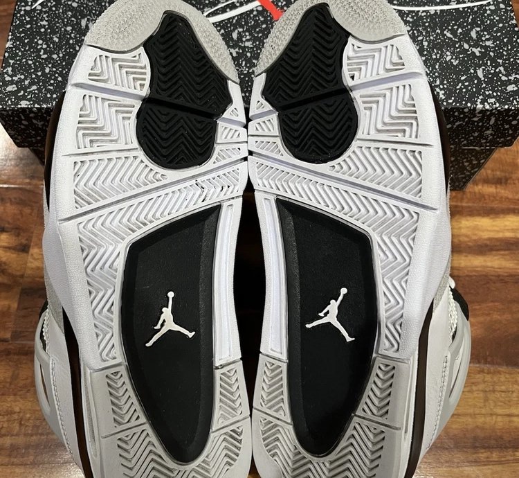 Air Jordan 4 Retro Military Black
