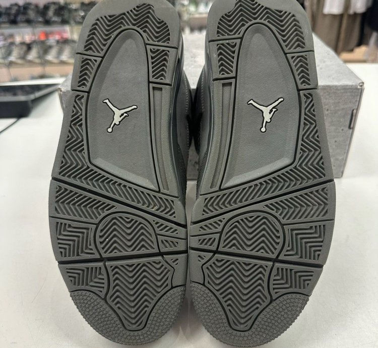 Size 8 - Air Jordan 4 Retro 2024 Wet Cement