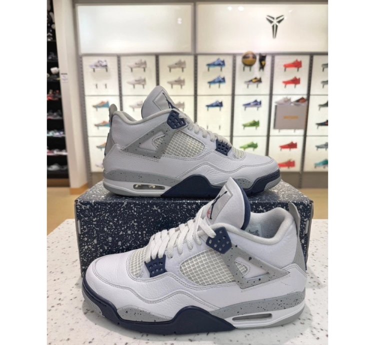 Air Jordan 4 Retro Midnight Navy