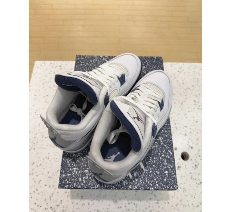 Air Jordan 4 Retro Midnight Navy