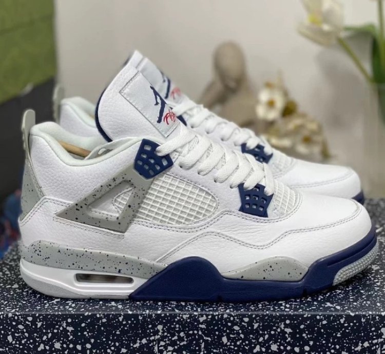 Air Jordan 4 Retro Midnight Navy