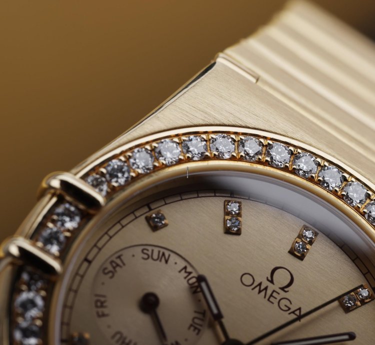 Omega Constellation Day-date Gold Diamond Dial And Bezel 18k Yellow Gold 33mm