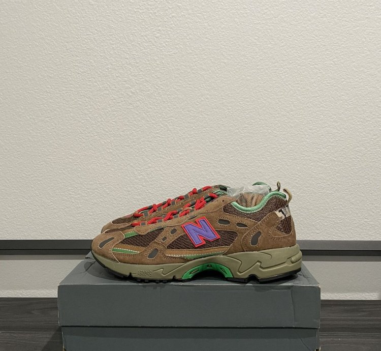 Stray Rats New Balance 827