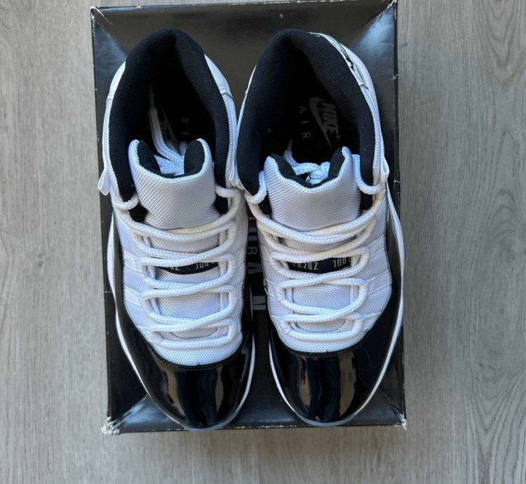Size 9 - Nike Air Jordan 11 Retro Concord 2018 Vnds Black