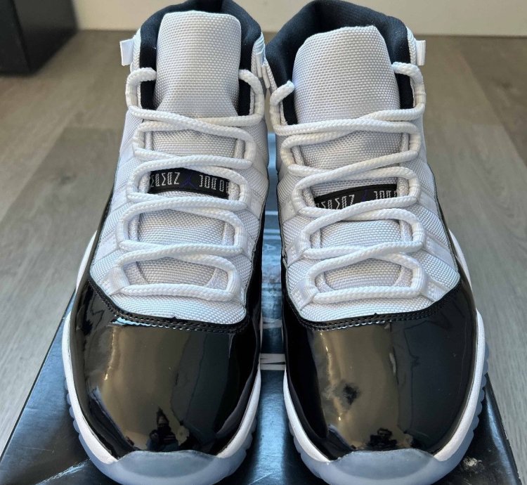 Size 9 - Nike Air Jordan 11 Retro Concord 2018 Vnds Black