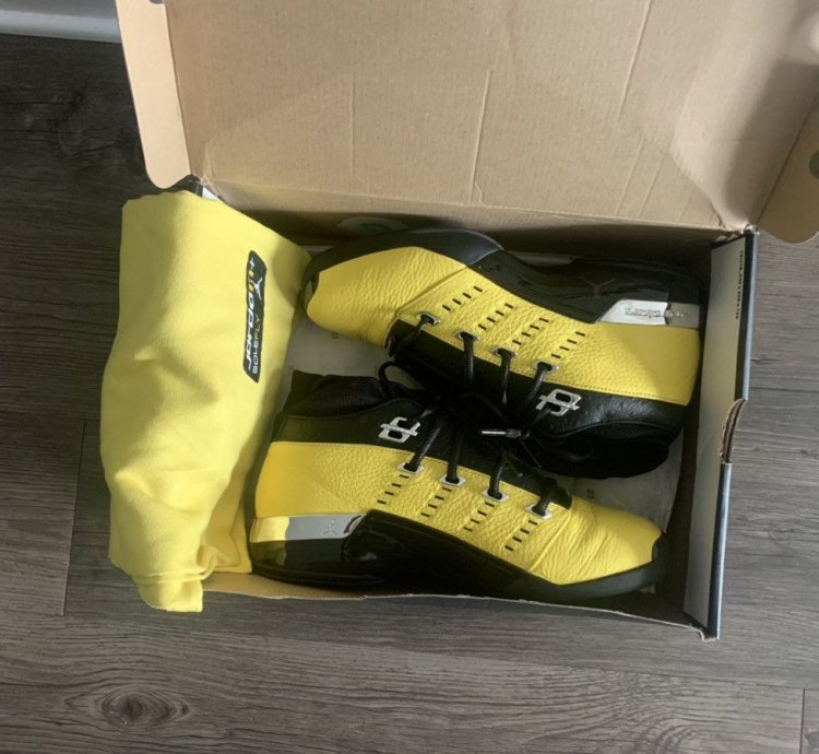 Solefly Air Jordan 17 Retro Low Reverse Lightning 2018