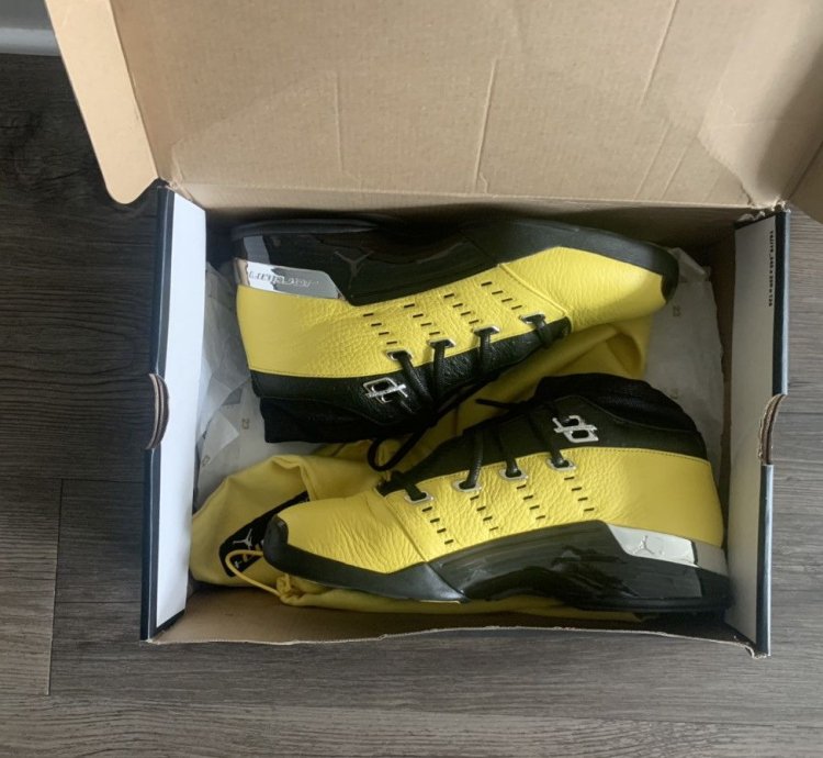 Solefly Air Jordan 17 Retro Low Reverse Lightning 2018