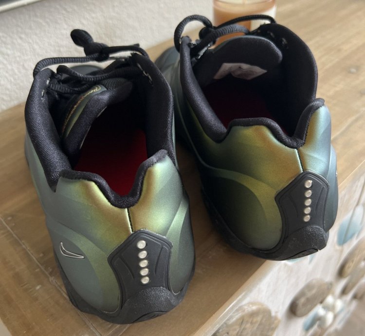 Supreme Air Zoom Courtposite Metallic Gold
