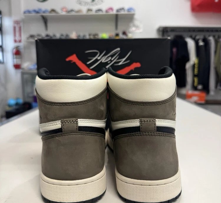 Air Jordan 1 Retro High Dark Mocha