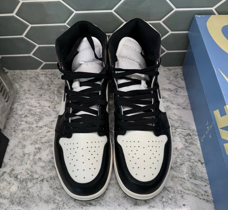 Air Jordan 1 Retro High Dark Mocha