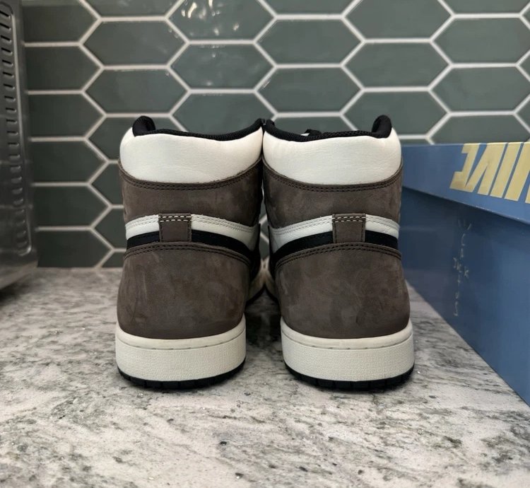 Air Jordan 1 Retro High Dark Mocha