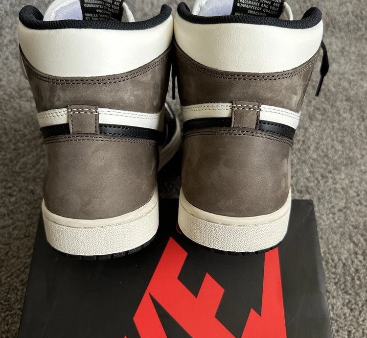Air Jordan 1 Retro High Dark Mocha