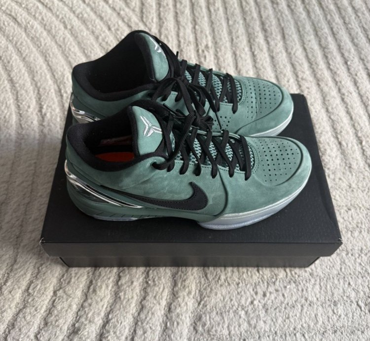 Nike Kobe Iv Protro Girl Dad Size 8