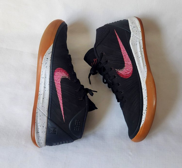 Nike Kobe Men Sz 12 922484-006 Black Gum Sole Rare