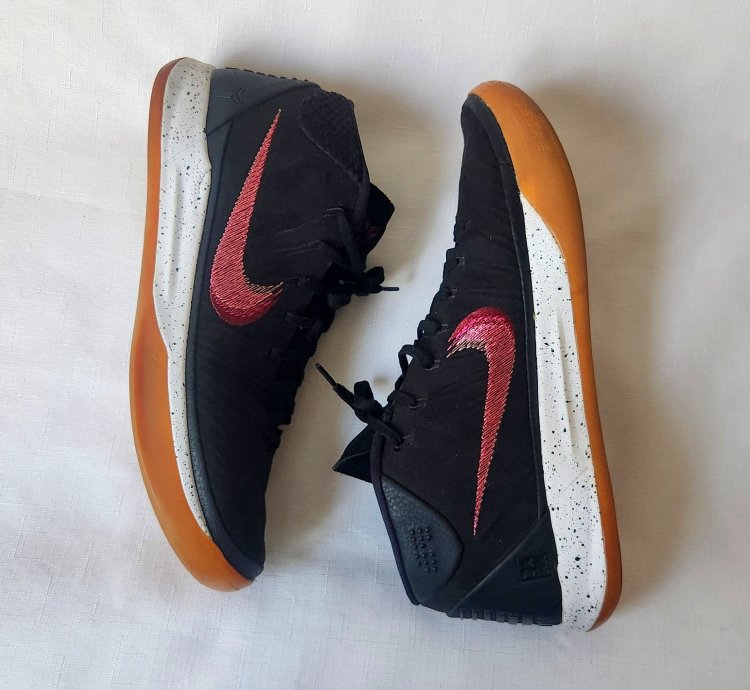 Nike Kobe Men Sz 12 922484-006 Black Gum Sole Rare