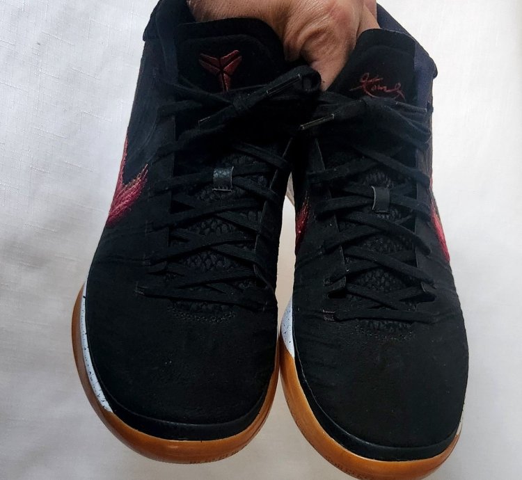 Nike Kobe Men Sz 12 922484-006 Black Gum Sole Rare