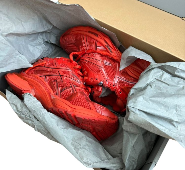 41 Red Reconstructed Runner