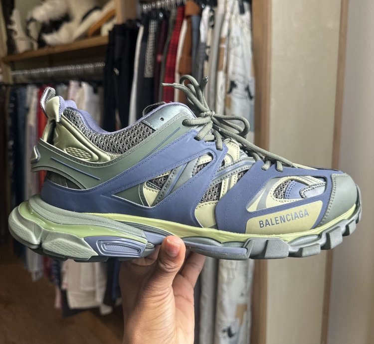 900 Track Trainer Runner Sneaker