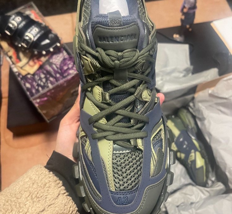 900 Track Trainer Runner Sneaker