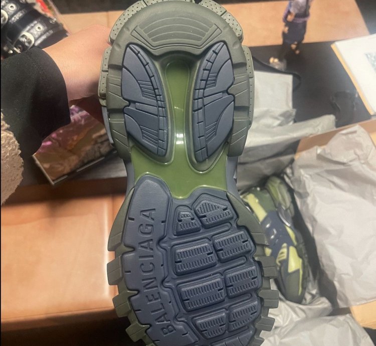 900 Track Trainer Runner Sneaker