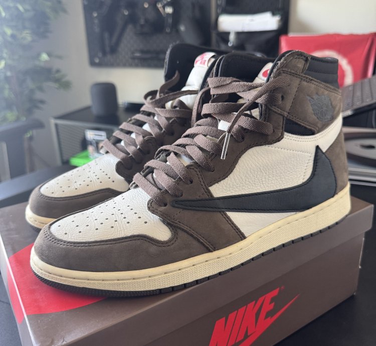 Travis Scott Air Jordan 1 High Og Mocha