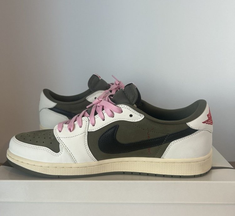 Travis Scott Air Jordan 1 Low Reverse Olive Medium Olive