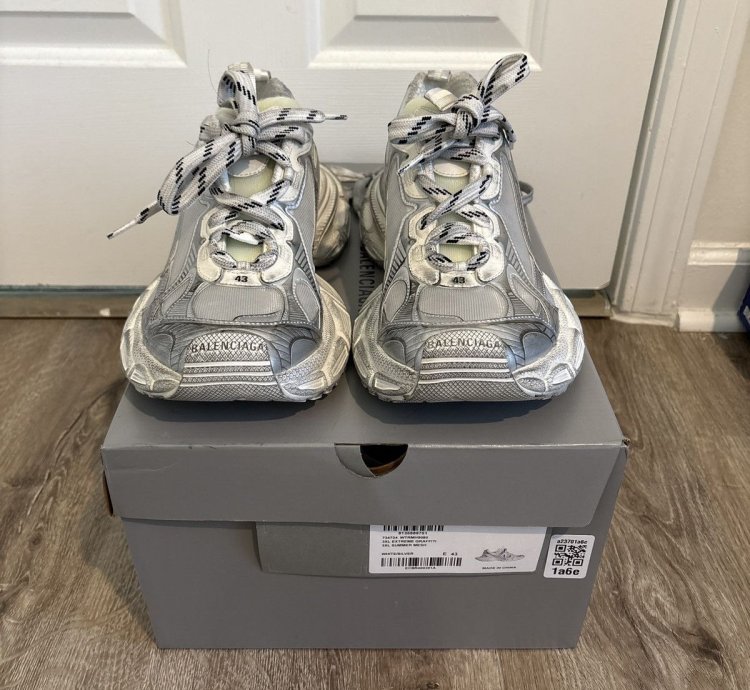 Balenciaga 3xl Worn-out- White Silver