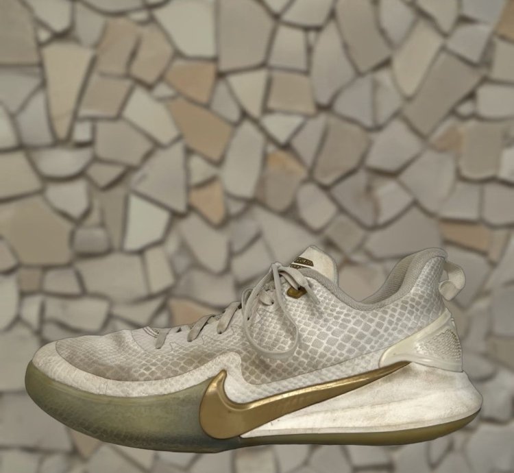 Nike Mamba Focus Metallic Gold White Low Top Basketball Sneaker Mens Size 12 Kobe