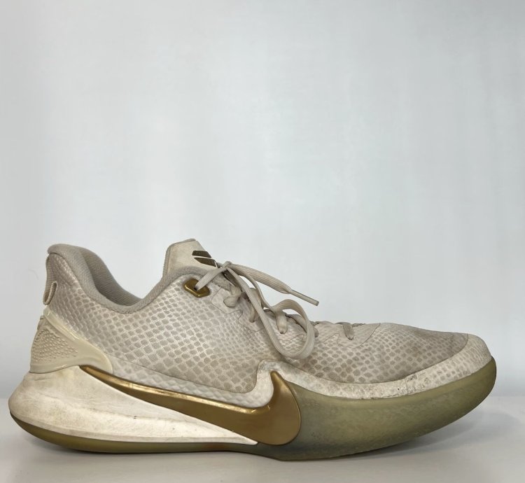 Nike Mamba Focus Metallic Gold White Low Top Basketball Sneaker Mens Size 12 Kobe