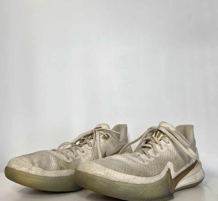 Nike Mamba Focus Metallic Gold White Low Top Basketball Sneaker Mens Size 12 Kobe