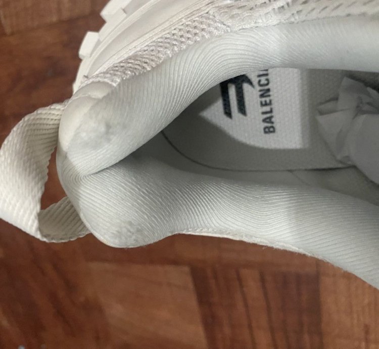 Balenciaga Bouncer