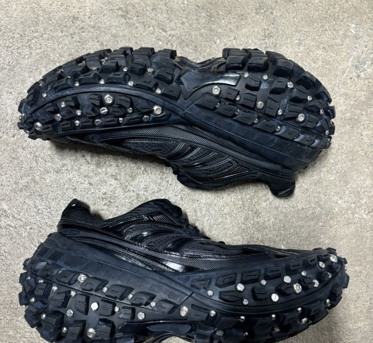 Balenciaga Bouncer Screw Defender Tire Sneaker