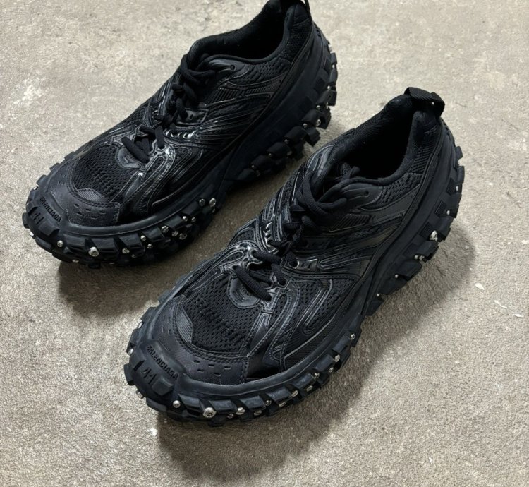 Balenciaga Bouncer Screw Defender Tire Sneaker