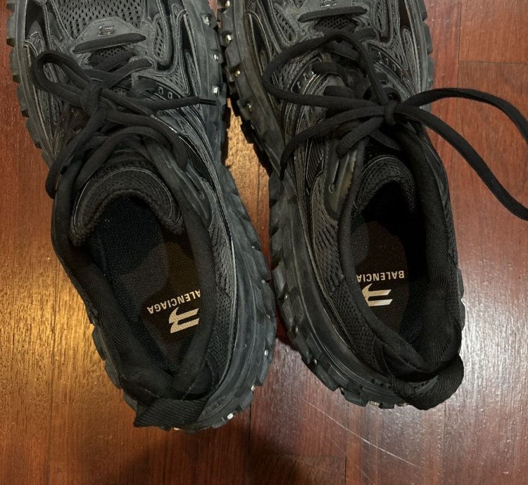Balenciaga Bouncer Screw Defender Tire Sneaker