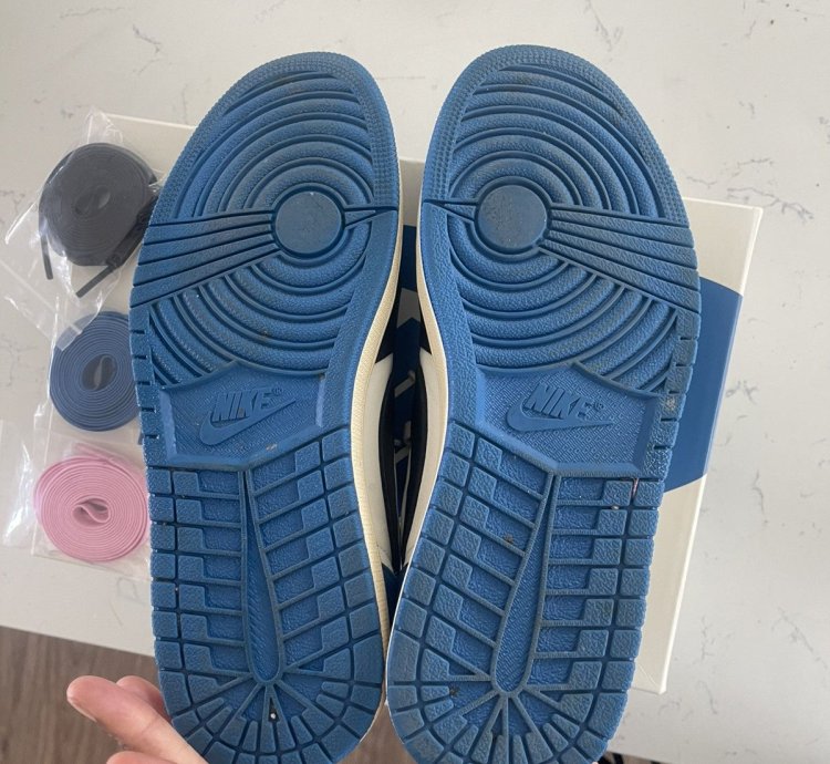 Travis Scott Jordan 1 Low