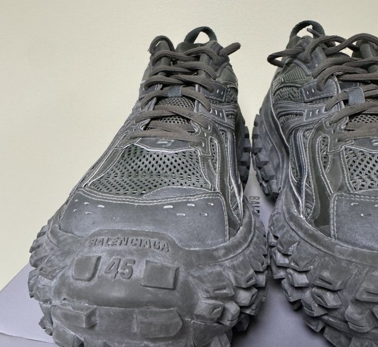 Balenciaga Defender Bounce Sneaker