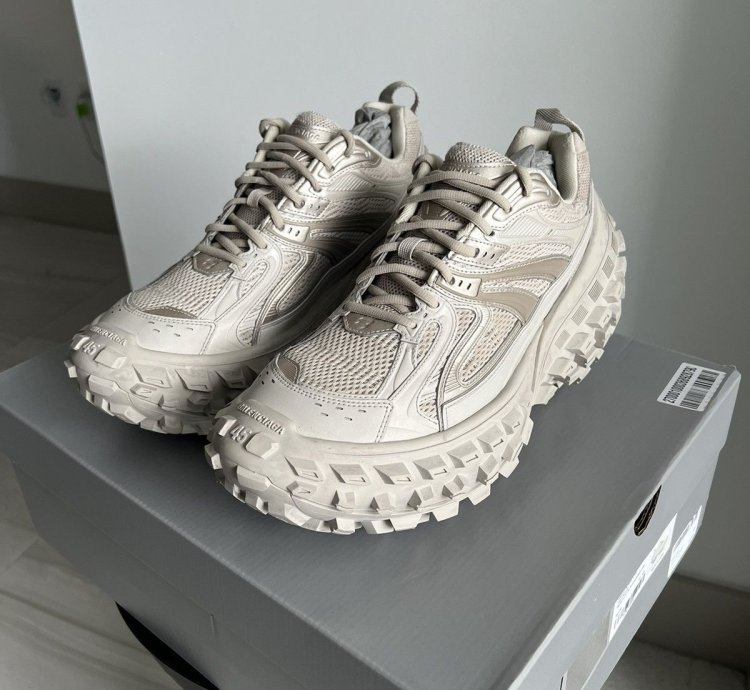 Balenciaga Defender Bouncer Sneaker