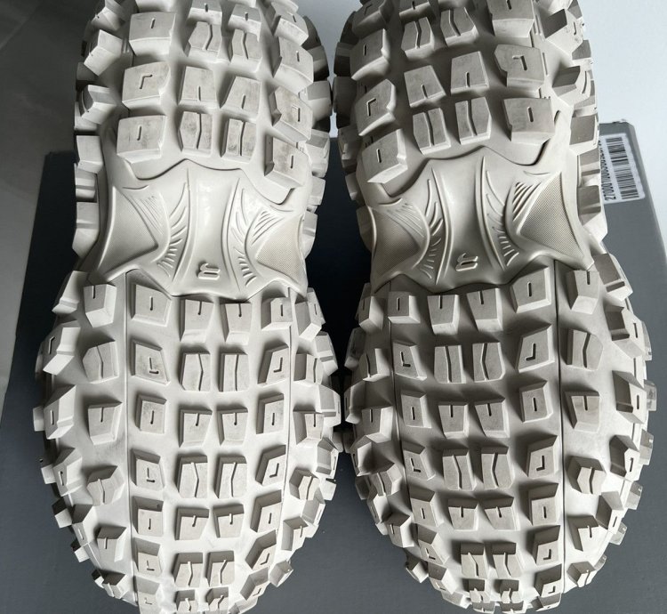 Balenciaga Defender Bouncer Sneaker
