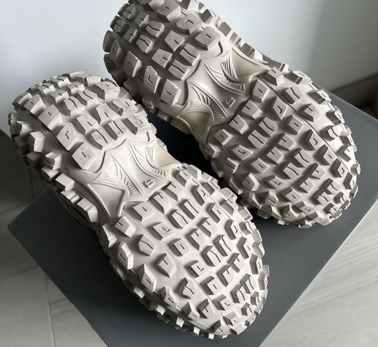 Balenciaga Defender Bouncer Sneaker