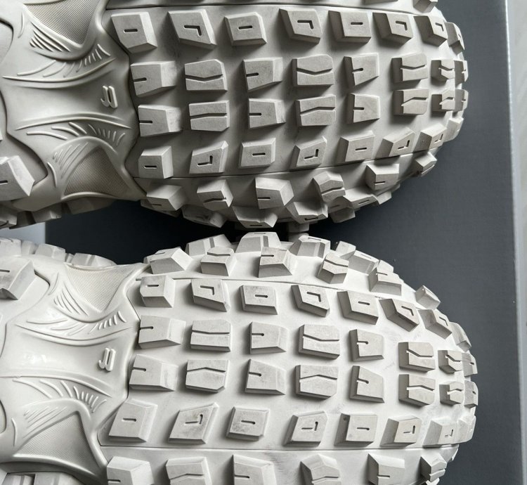 Balenciaga Defender Bouncer Sneaker