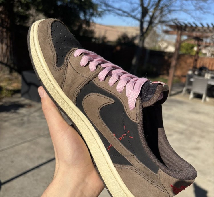 Travis Scott Jordan 1 Low Mocha