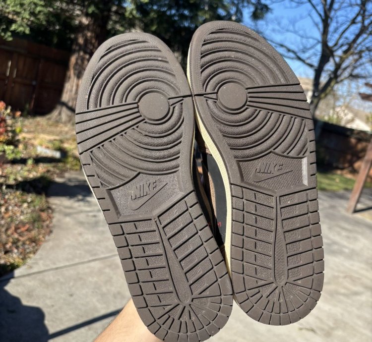 Travis Scott Jordan 1 Low Mocha