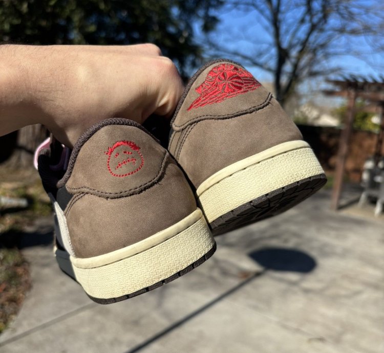 Travis Scott Jordan 1 Low Mocha