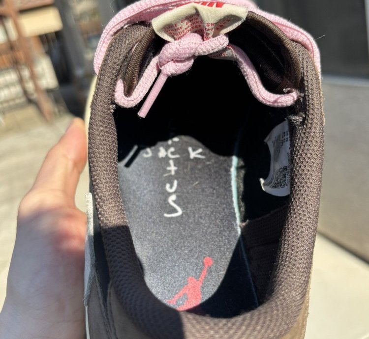 Travis Scott Jordan 1 Low Mocha