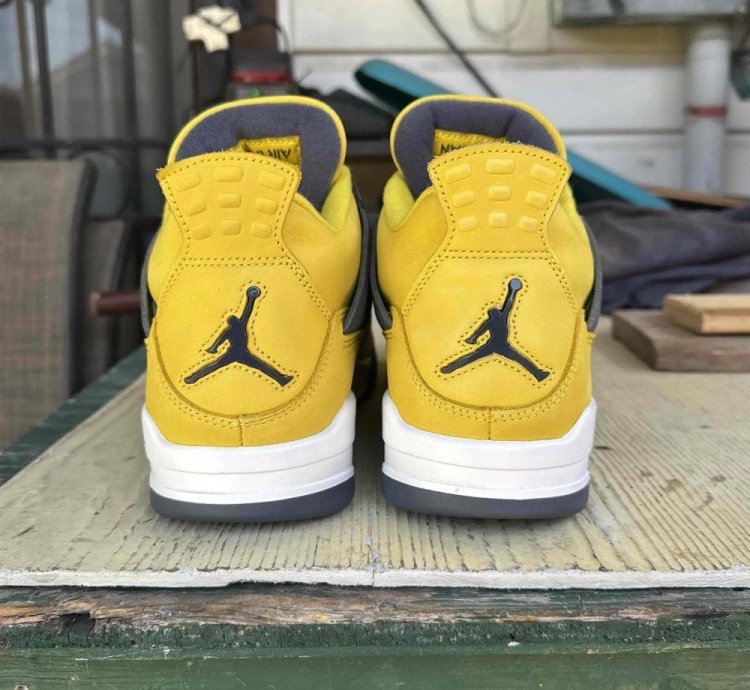 Air Jordan 4 Retro Lightning