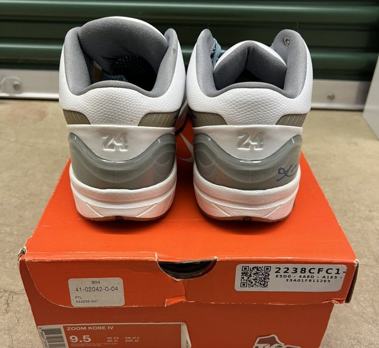 Nike Zoom Kobe 4 Mpls Size 9 5