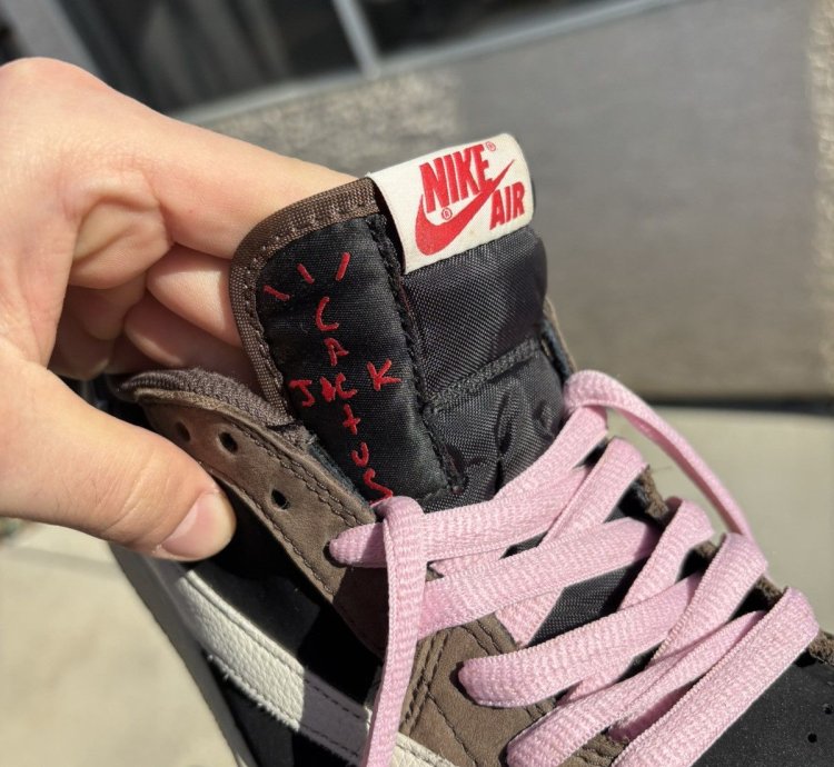 Travis Scott Jordan 1 Low Mocha